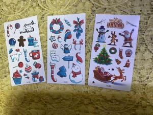 Merry Christmas  Jul tatuering  - Tre ark med färgglada jul tatueringar. Skapa din egen julstämning och gör dina saker extra festliga! Antal 3st 