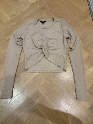 Långärmad tröja  - Långärmad tröja , glitter , det är inte en magriela som kliar pga glittret 