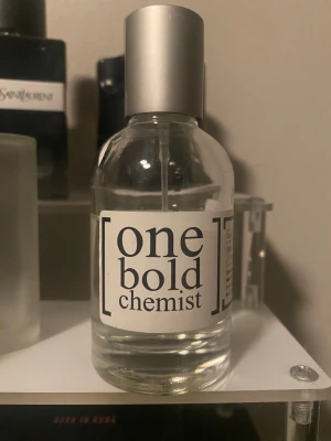 Garnett 13.0 Eau de Parfum (bästsäljare) - Fräsch parfym med ingredienser som grön äpple, bergamott, mandarin, petitgrain, ceder, mysk och amberwood. Perfekt för dig som vill sticka ut med en modern och unik doft.