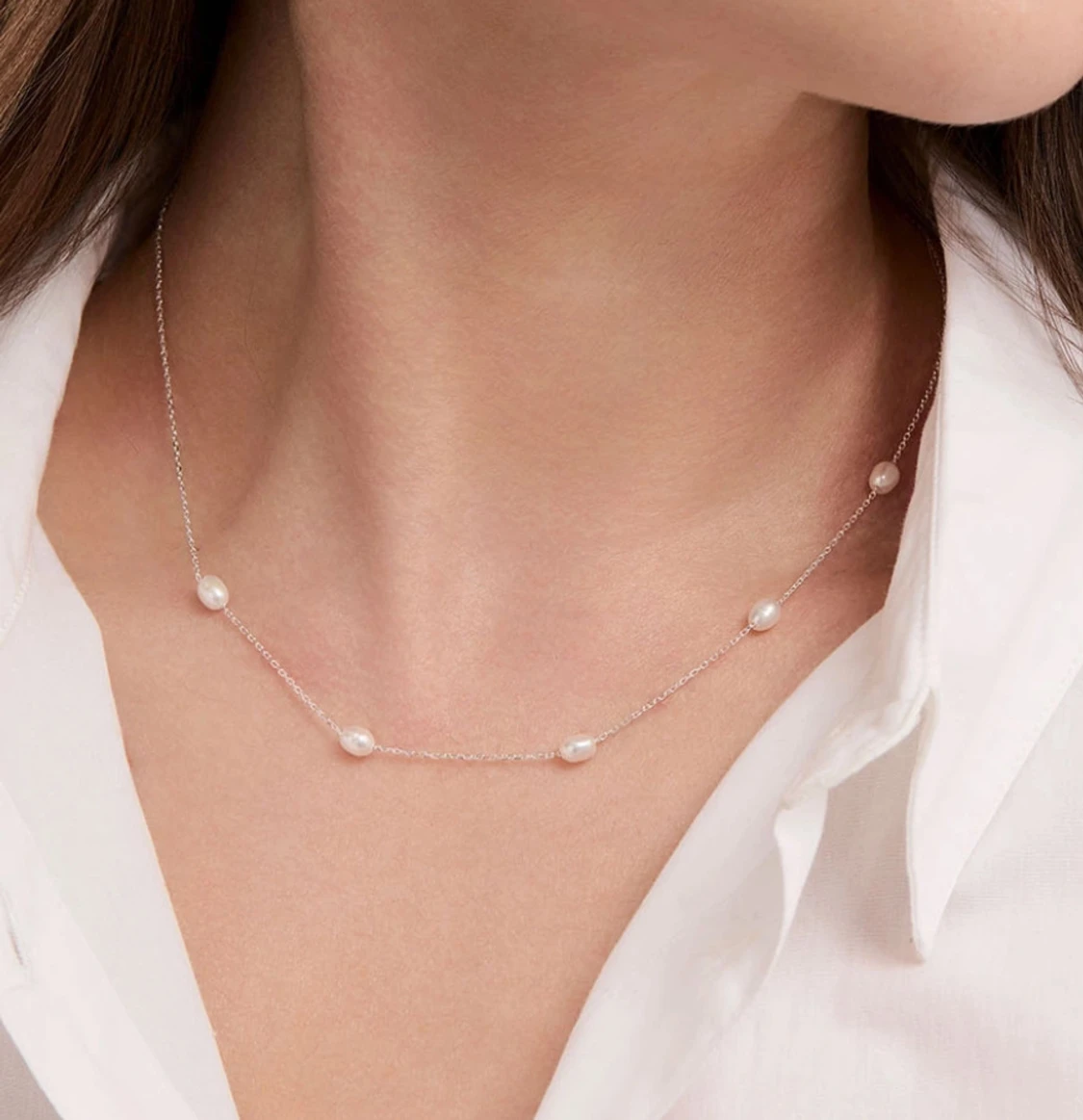 Silverhalsband med pärlor