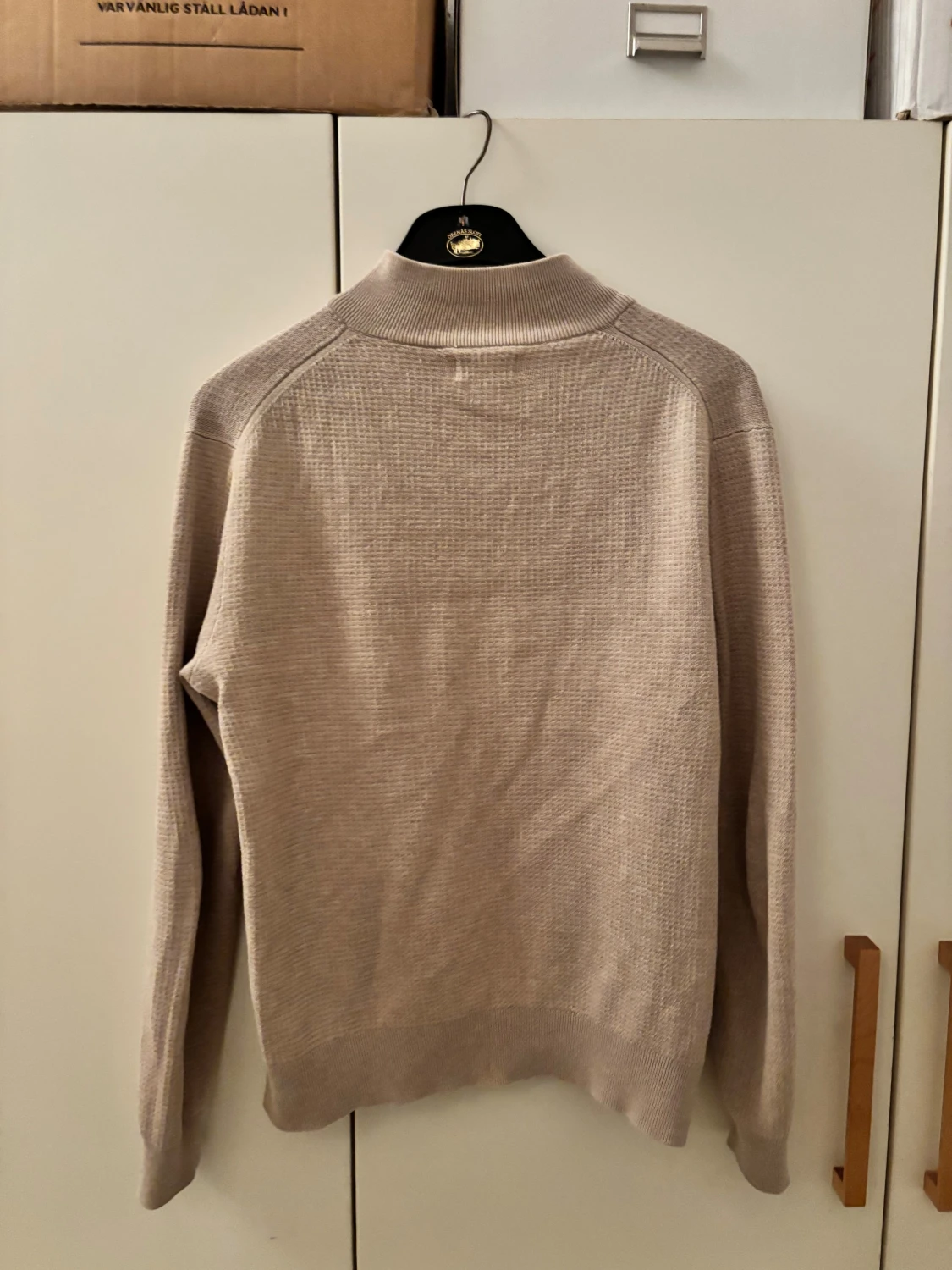 Beige stickad tröja med half zip - 1