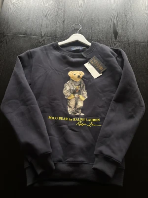 Ralph Lauren polo bear tröja  - Marinblå tjock tröja storlek S modell ca 170lång 55kg perfekt nu till jul