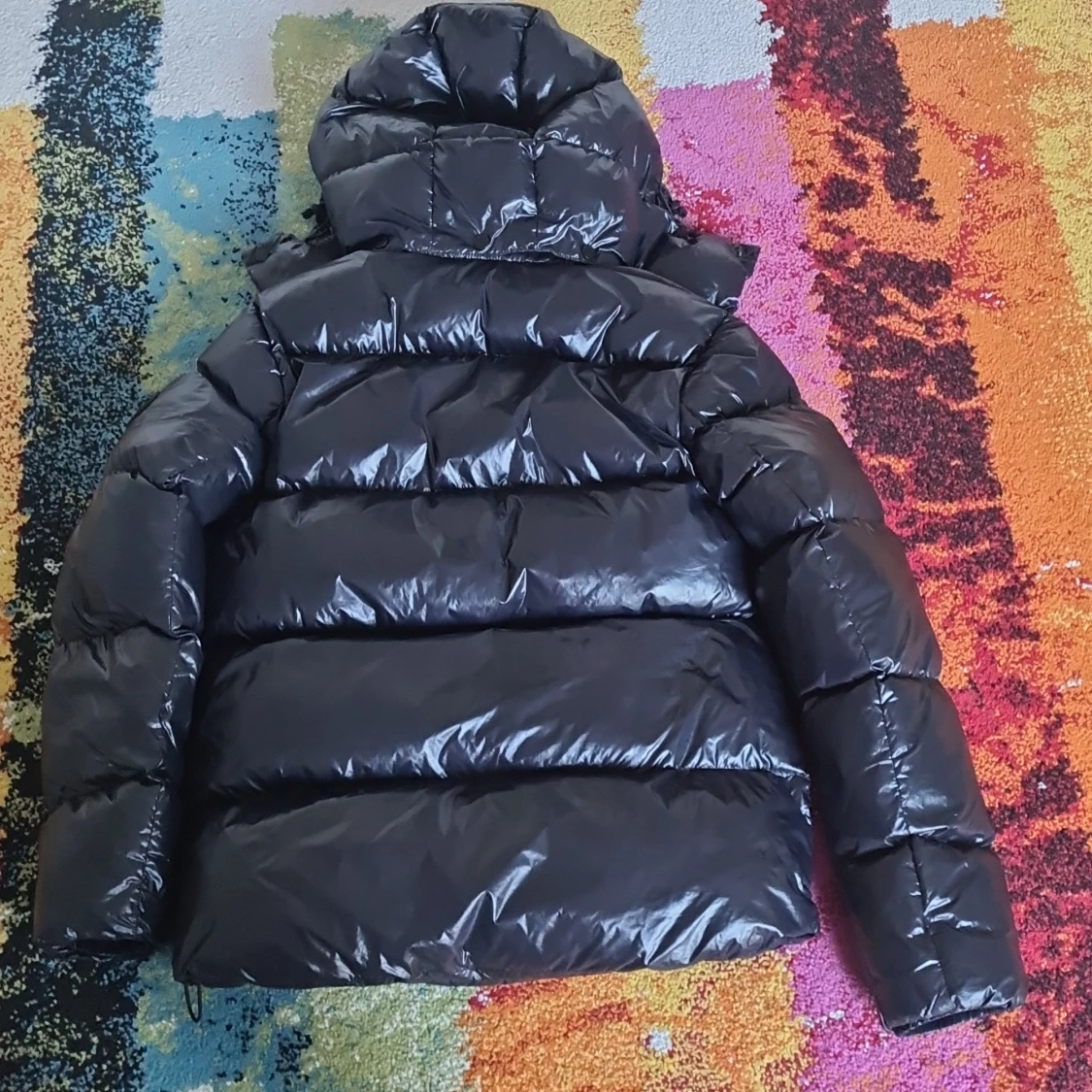 Svart glansig pufferjacka med huva XXS/XS - 1