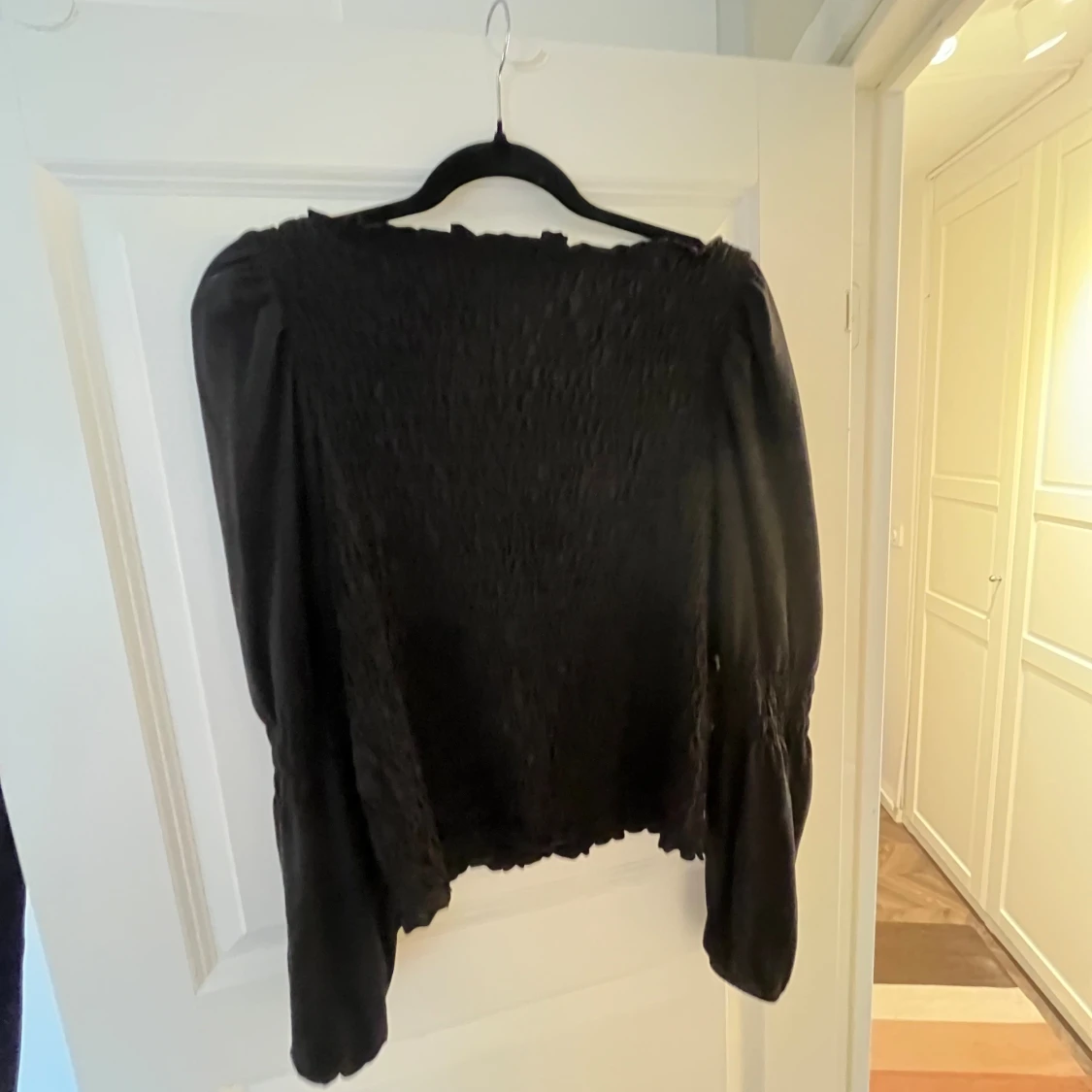 Svart off shoulder tröja  - 1