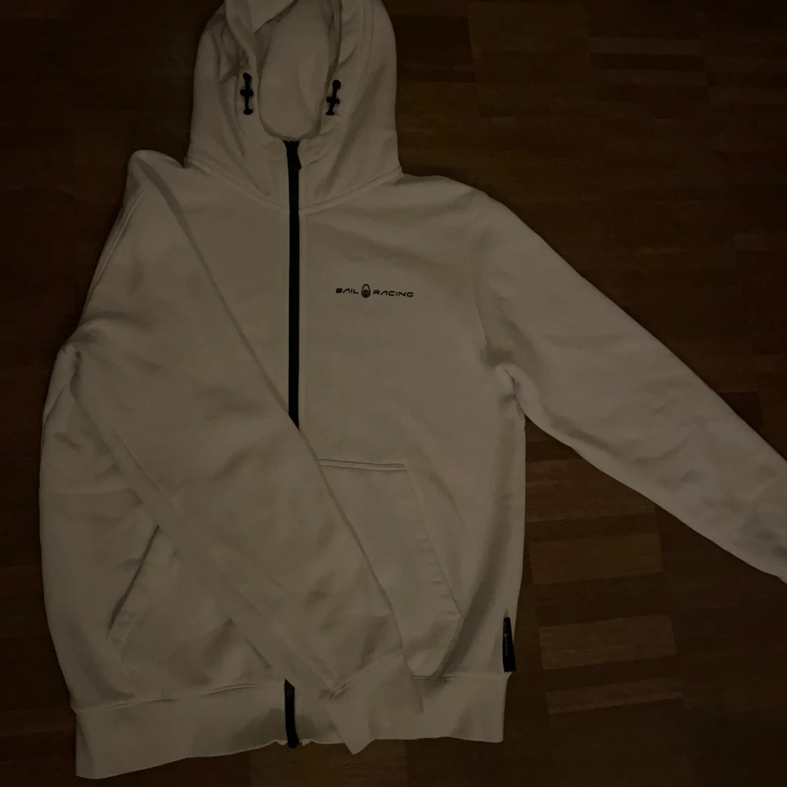 Vit hoodie från Sail Racing - 3