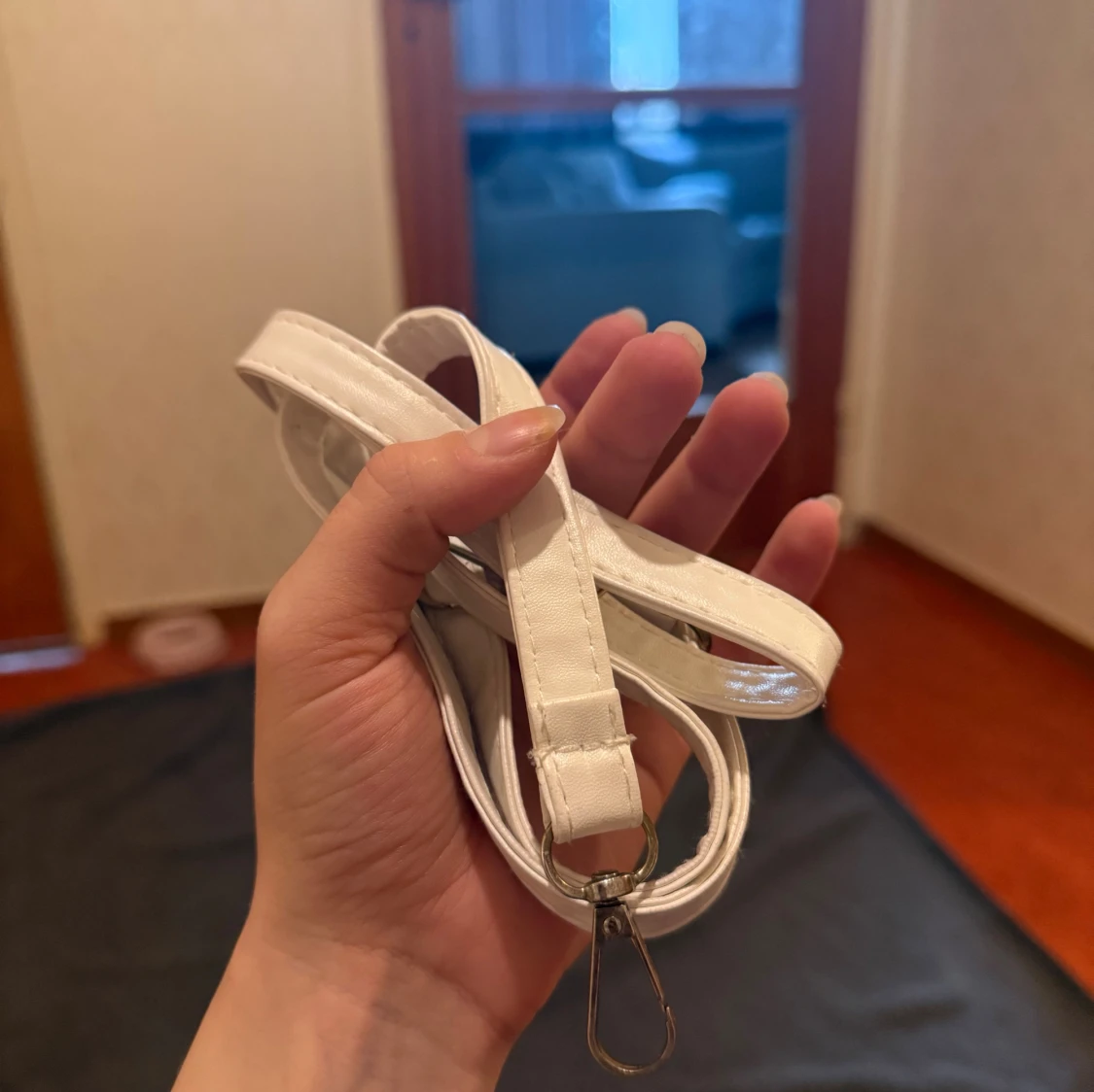 Vit handväska med axelrem - 3