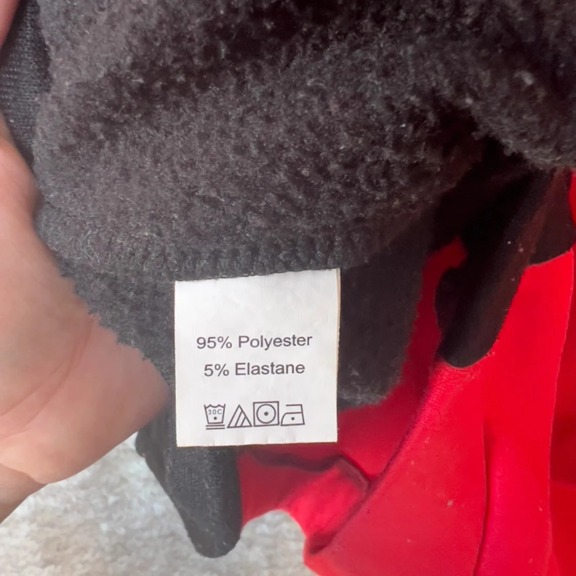 Röd och svart hoodie  - 3