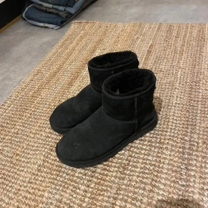 Uggs - Svarta uggs, använda i knappt en vinter 