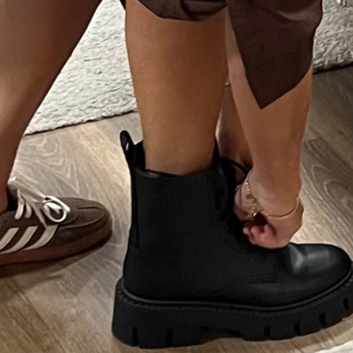 Chunky svarta boots i skinn - 1