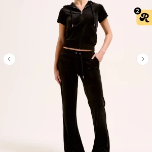 Juicy couture byxor - Svarta juicy couture byxor. Använda men som nya, köpta för 1200kr. Supersköna och snygga.