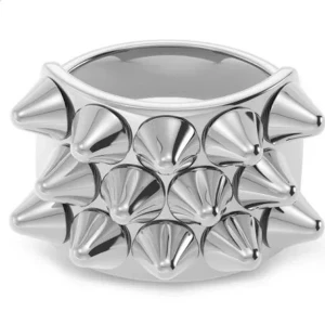 Edblad Peak ring  - Säljer min silvriga Edblad ring då den inte kommer tills nvändning längre. Använt ett par gånger men har inga effekter och ser nästan ny ut. Köpt för 399kr storlek 17.50 obs! Accepterar inget pris lägre än 199kr