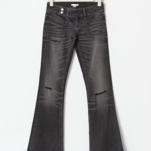 Svarta bootcut jeans(reserverade) - Snygga svarta populära jeans från Gina tricot 14+ avdelning i storlek XS❤️ använda ungefär 3ggr❤️ skriv för mer bilder❤️