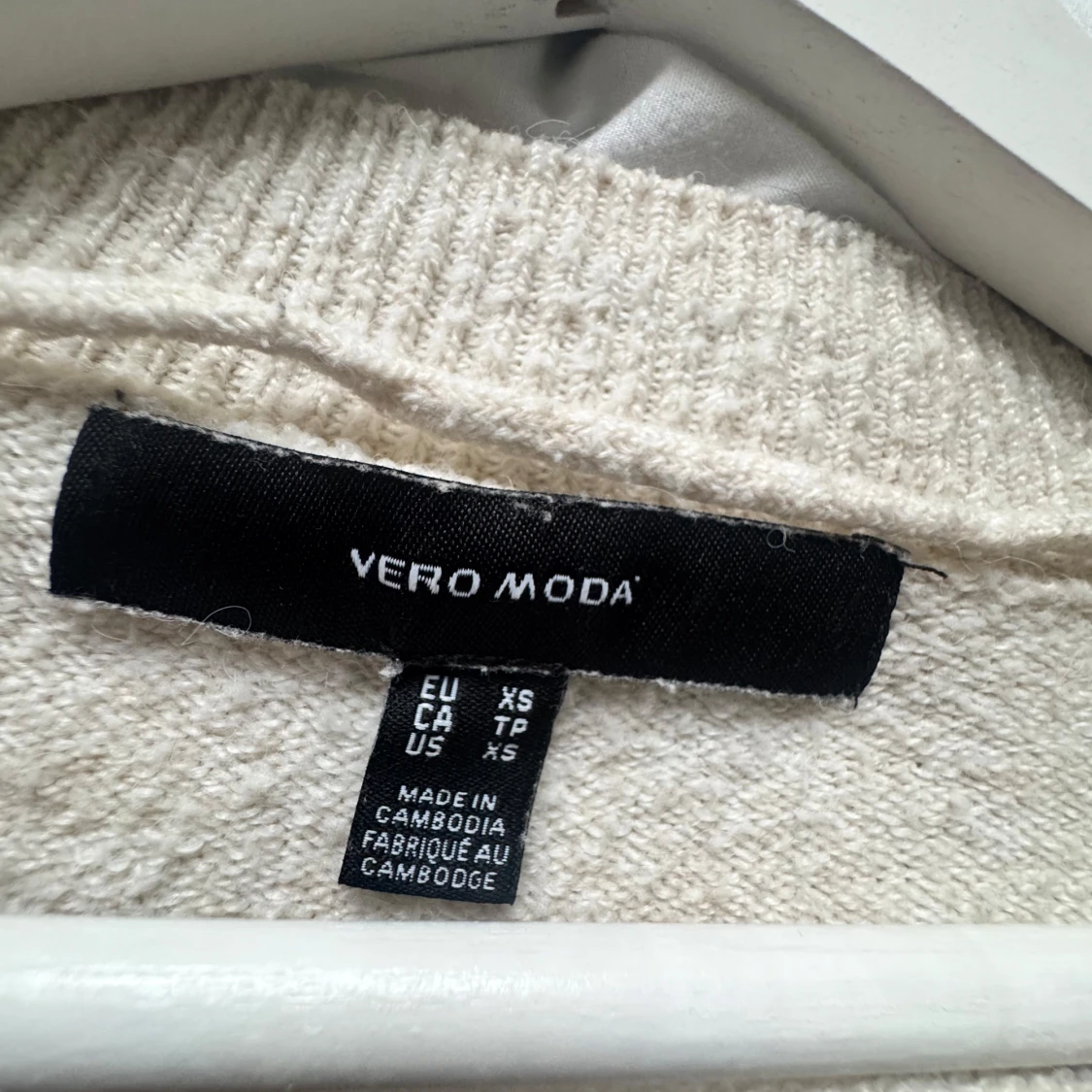 Beige stickad tröja från Vero Moda - 1