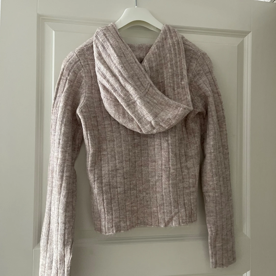 Beige ribbad hoodie med dragkedja - 1