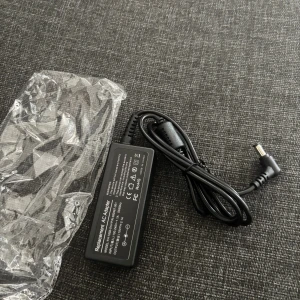 Dator laddare  - AC-adapter 45W / 19V / 2.1A / 4mm. HP Laptop-laddare Adapter i nytt skick. Säljer pga av  köpte fel.