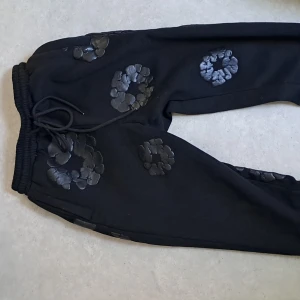 Denim tears - Denim tears byxor, pris kan diskuteras, överkomligt pris.