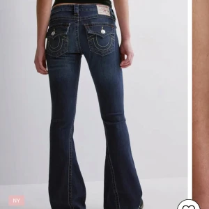 True Religion Joey Low Rise Flare jeans - SÖKES STORLEK 24!!!! Jag har storlek 25 om någon bara vill byta, helt nya!!!