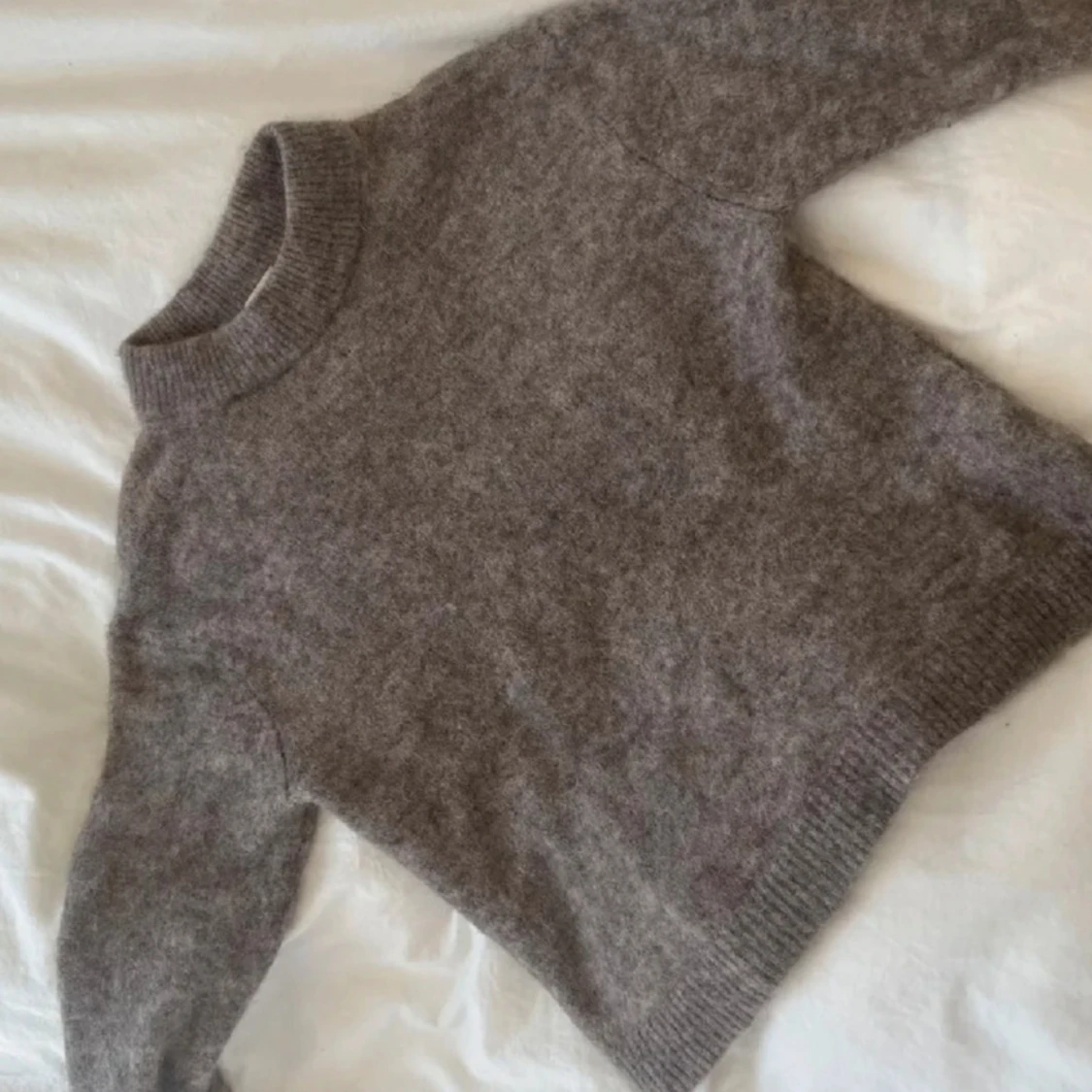 Brun stickad tröja med hög krage - 2