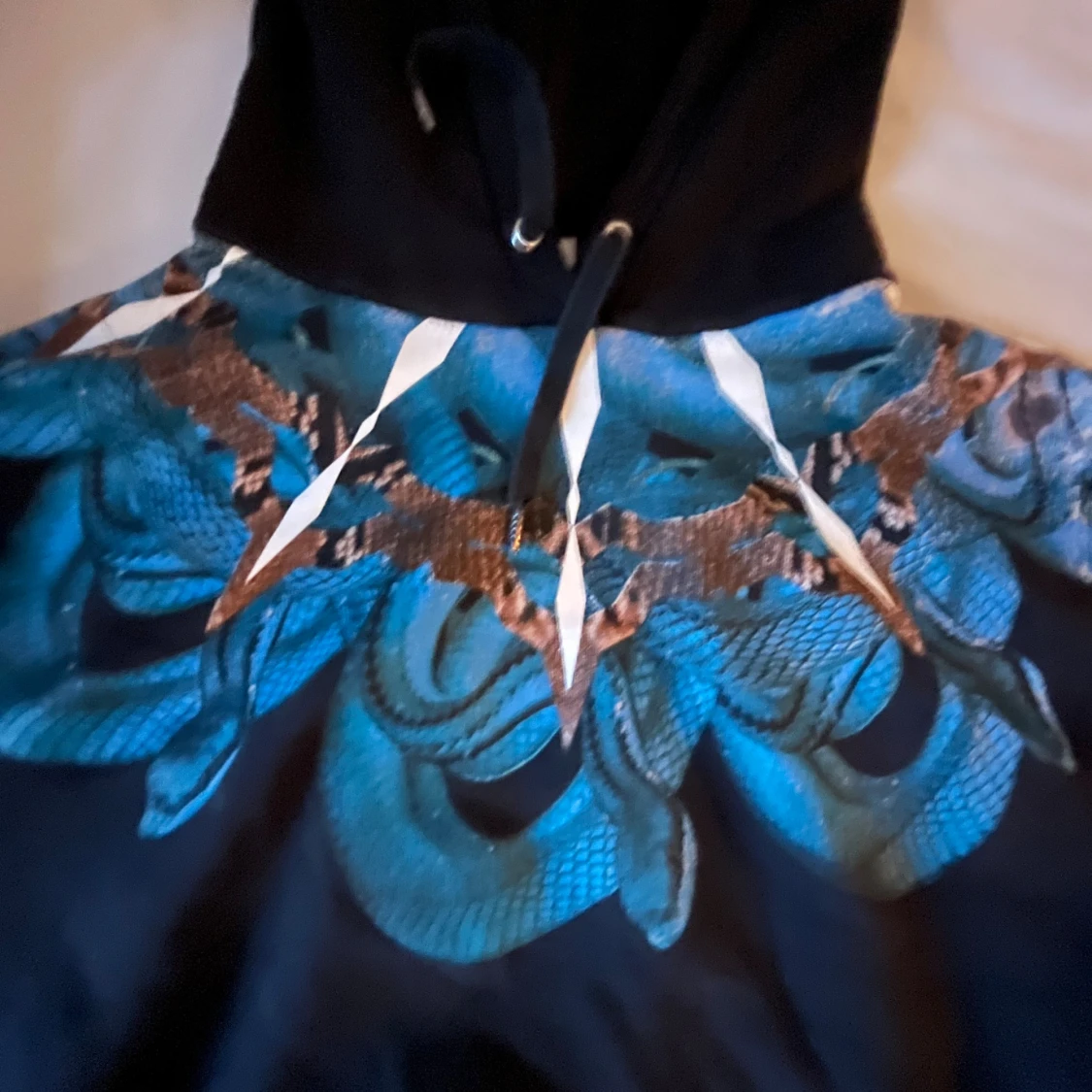 Marcelo Burlon hoodie med ormmönster - 1