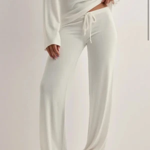 My chill pants  - My chill pants från Nelly. Storlek xs. Lappen kvar!! 