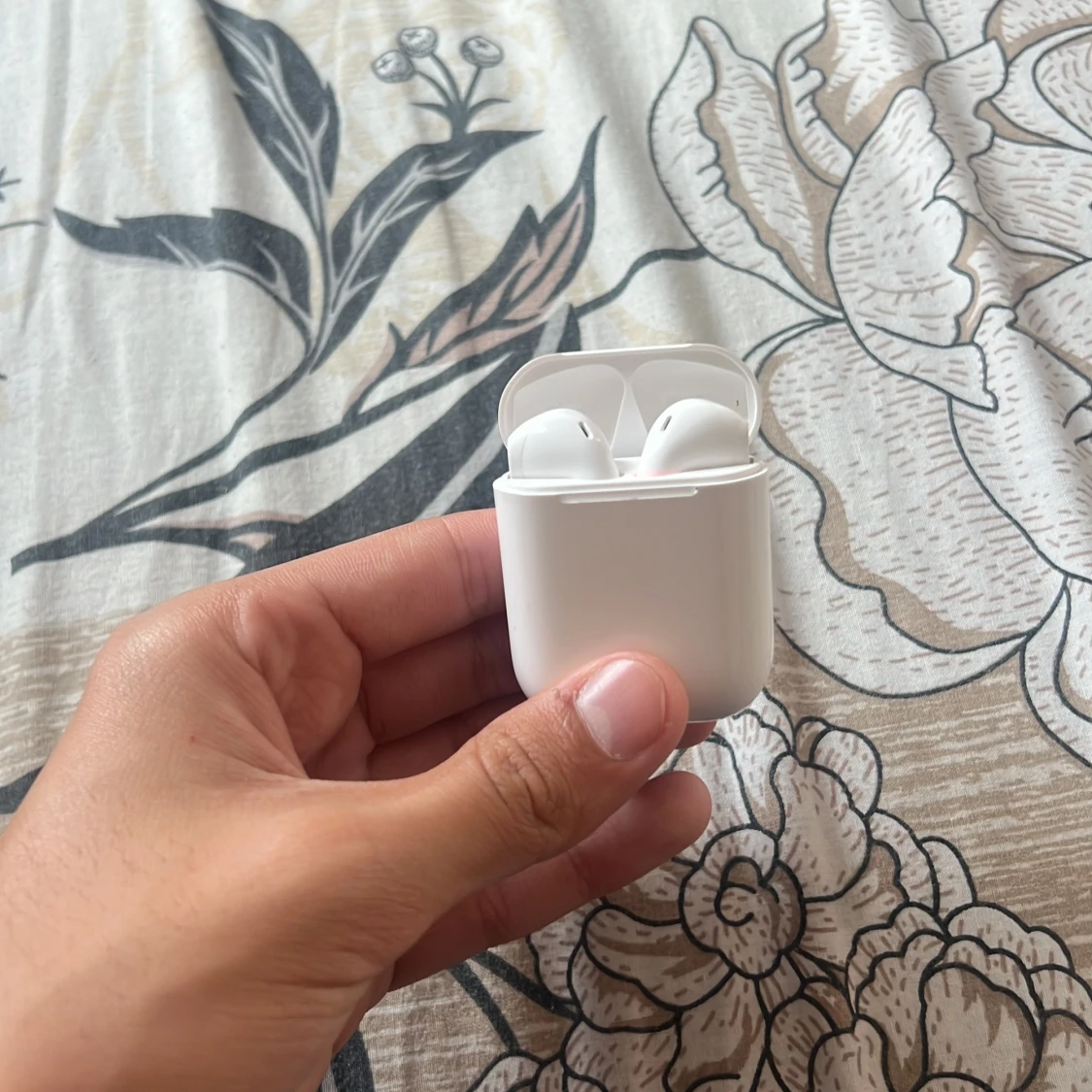 AirPods (2nd generation) - 1