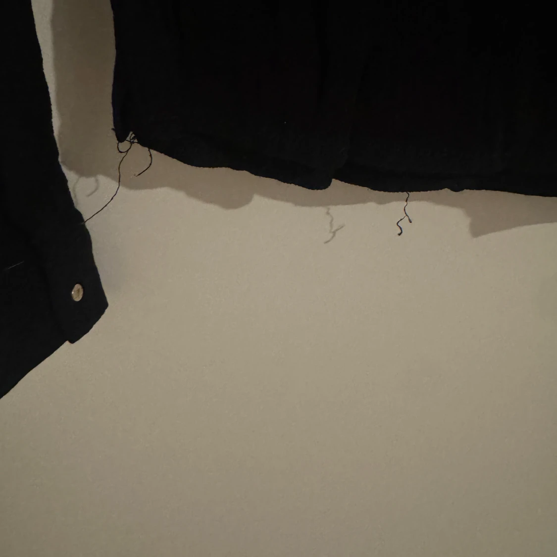 Svart långärmad blus från Mango - 3