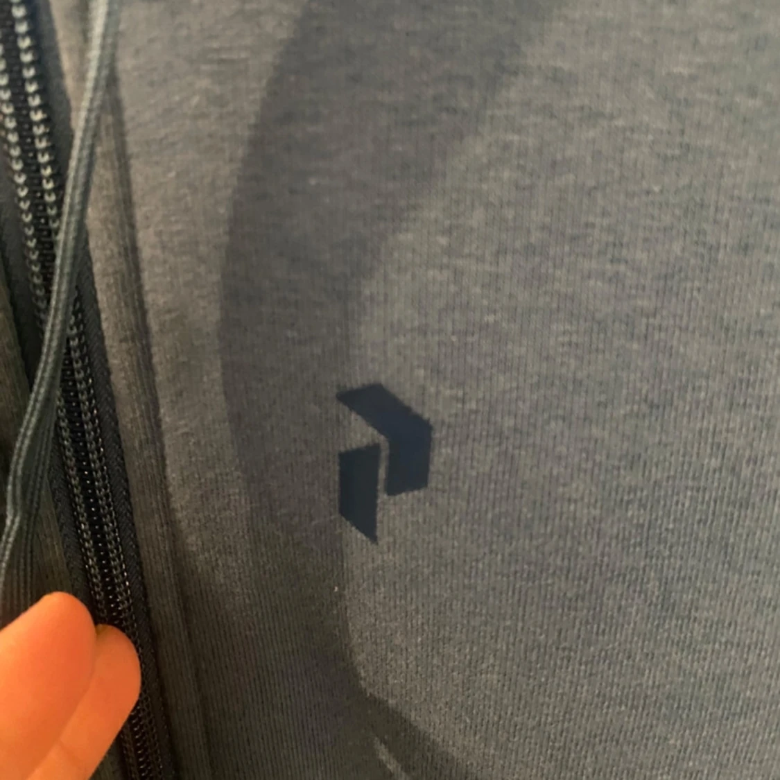 Blå hoodie från Peak Performance S - 1