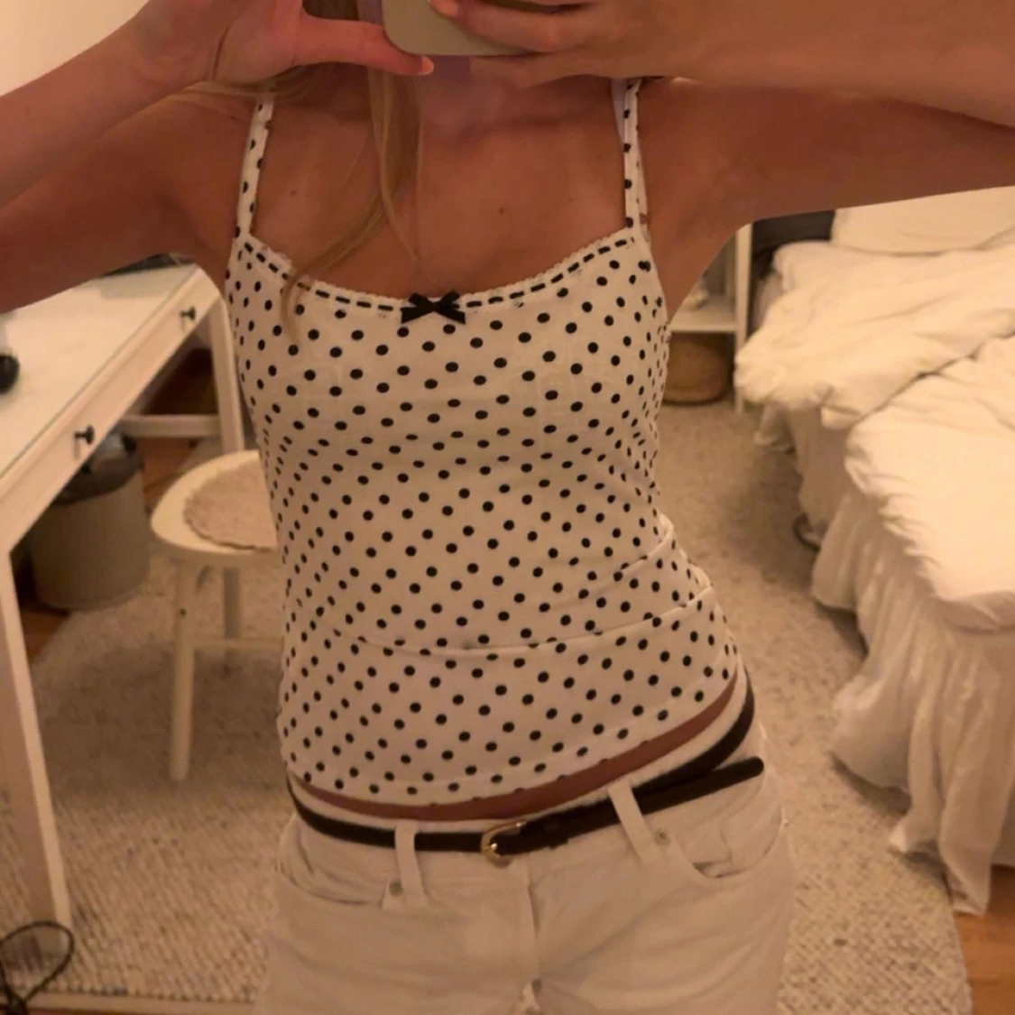 Vit prickig linnetopp med rosett - 1