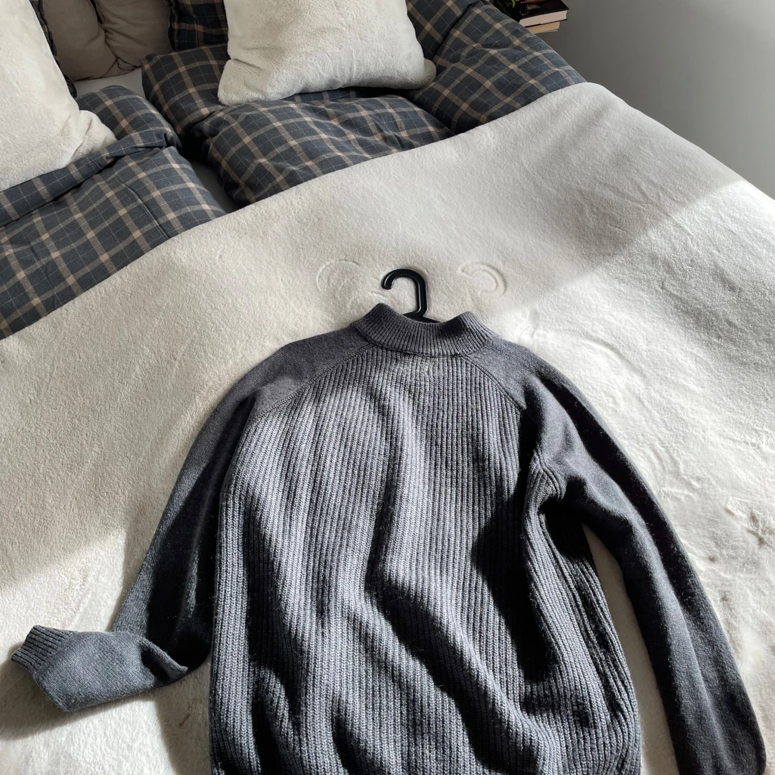 Mörkgrå stickad kofta med dragkedja - 2