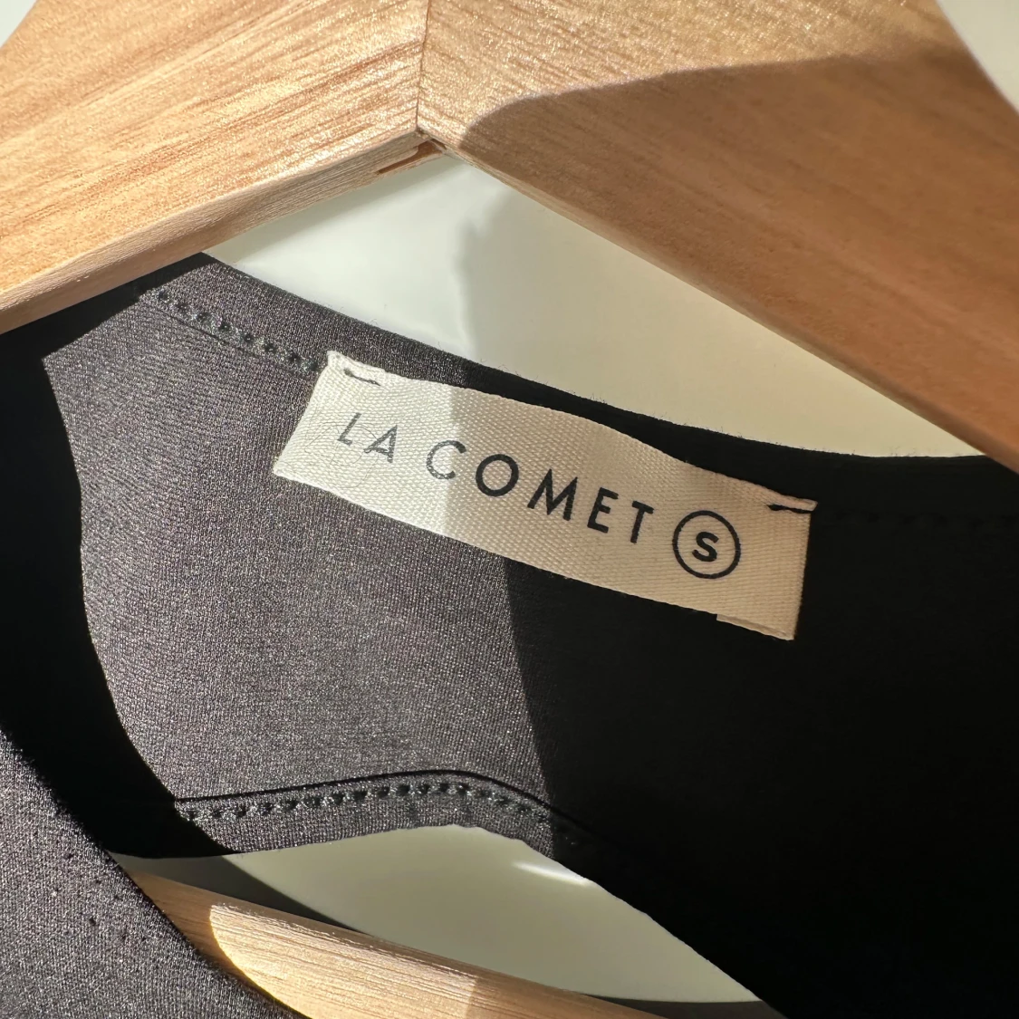 Svart topp med öppen rygg från La Comet - 3
