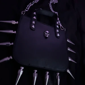 Killstar kilter handbag - Sprillans ny snygg väska från Killstar🔥inte kommit till användning. 650kr eller testa med ett bud🌟