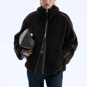 Slutsåld teddyjacka från H&M, helt oanvänd  - Viral jacka från H&M. Helt slutsåld och helt ny med prislapp.