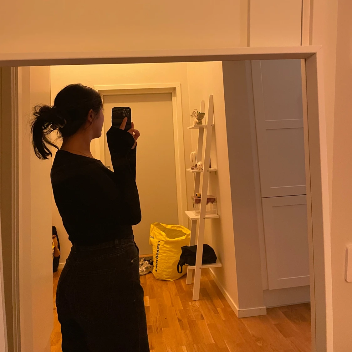 Svart långärmad tröja i slim fit - 1