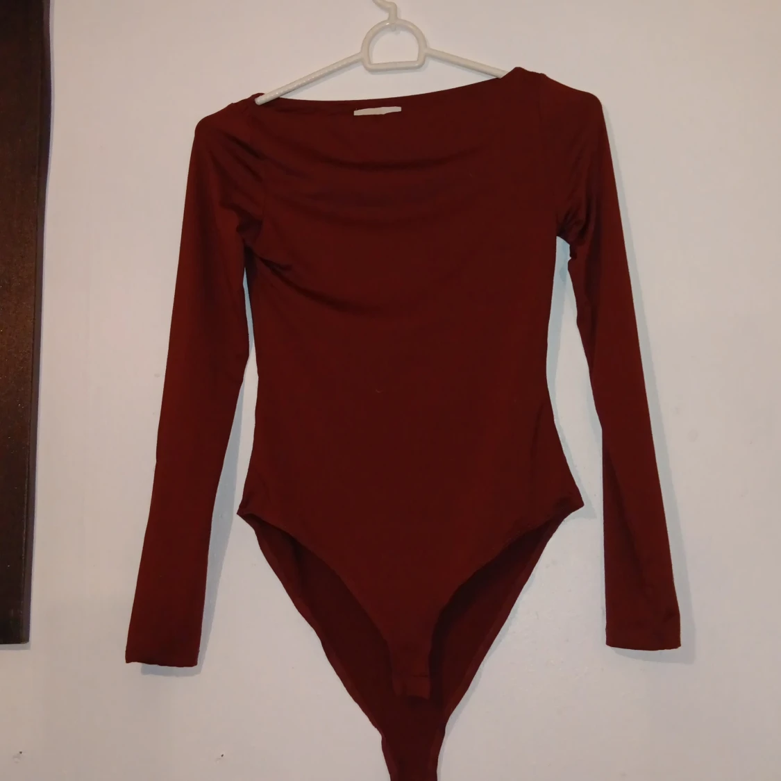 Vinröd långärmad body från H&M - 3