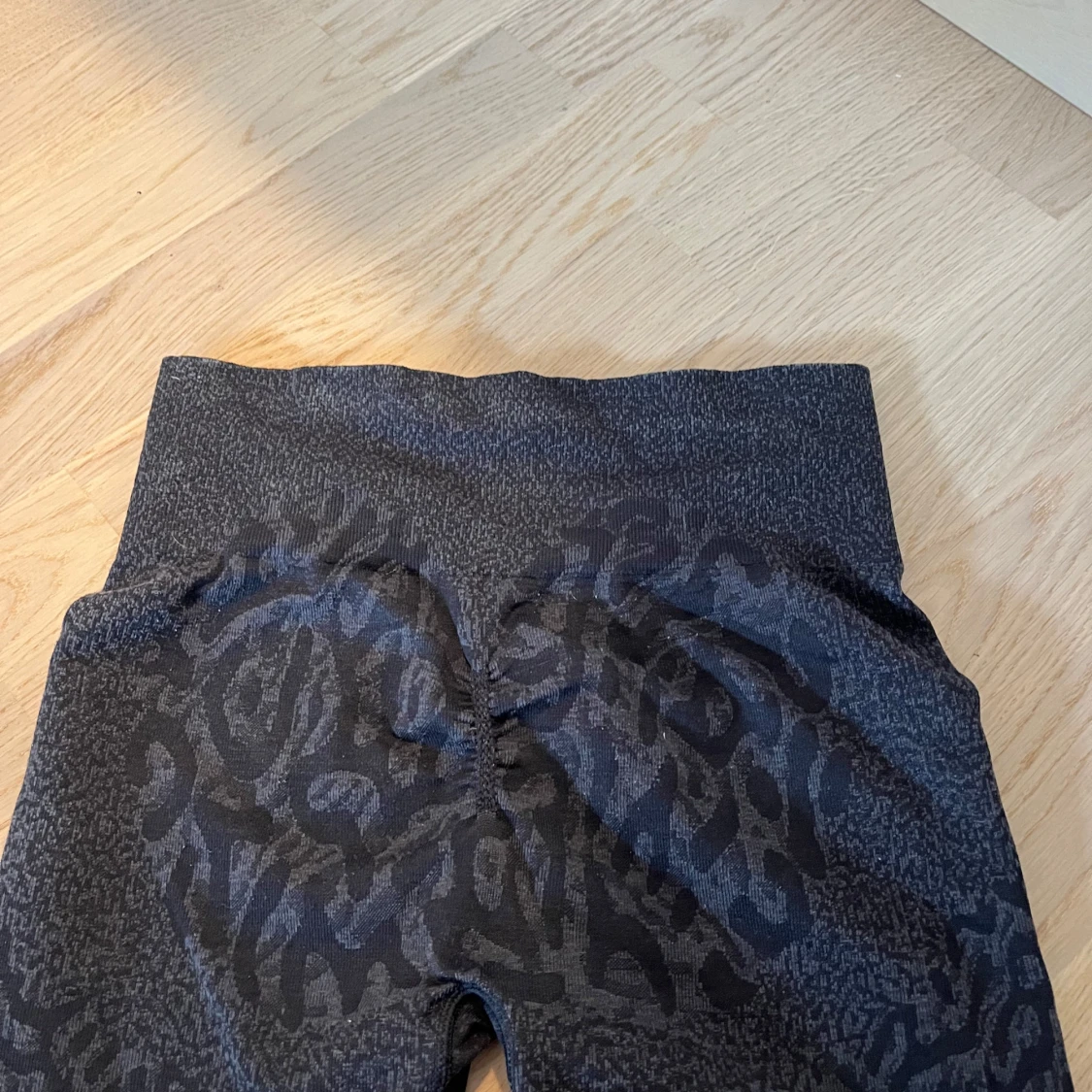 Svarta leopardmönstrade leggings Gymshark - 3