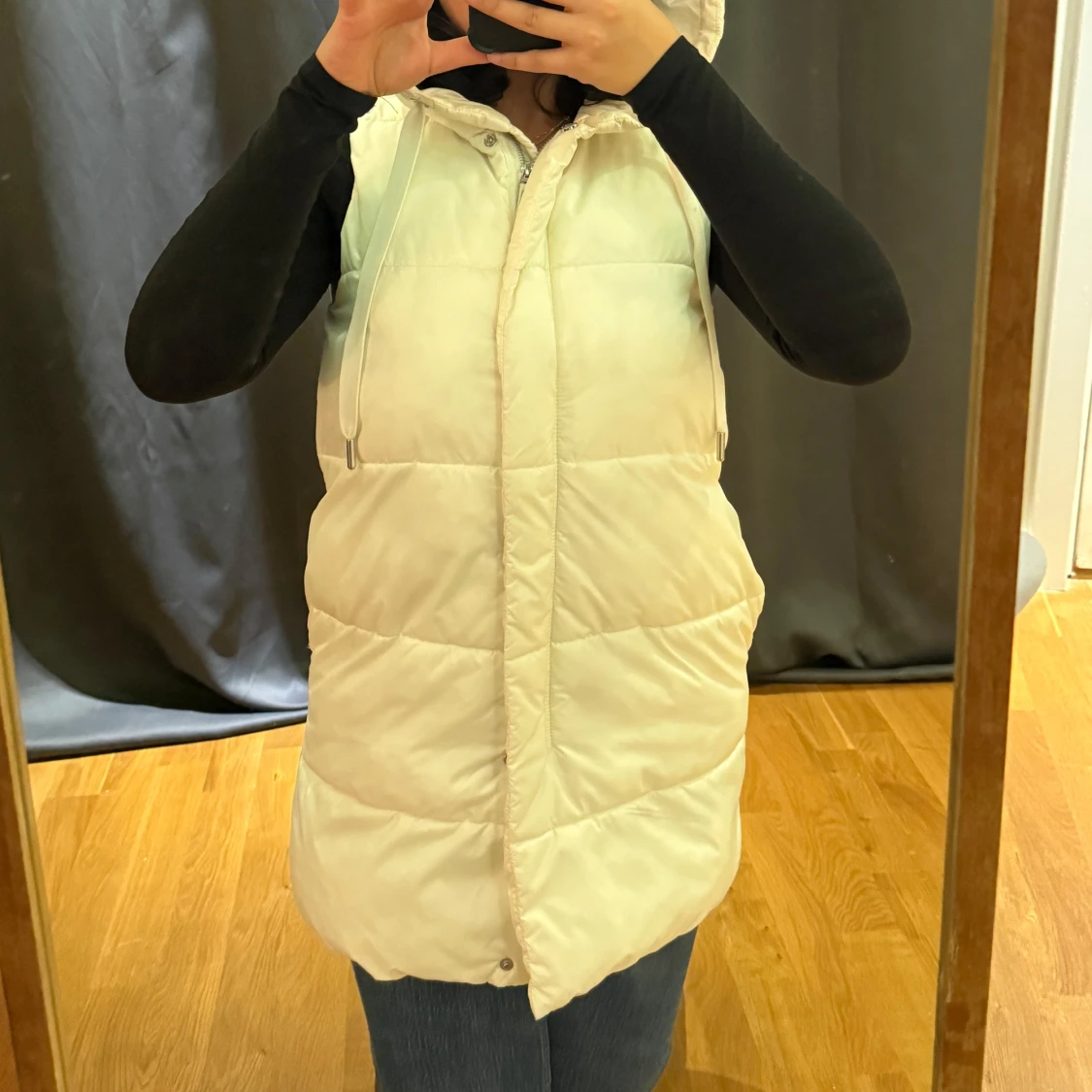 Vit lång dunväst från ONLY med huva - 1