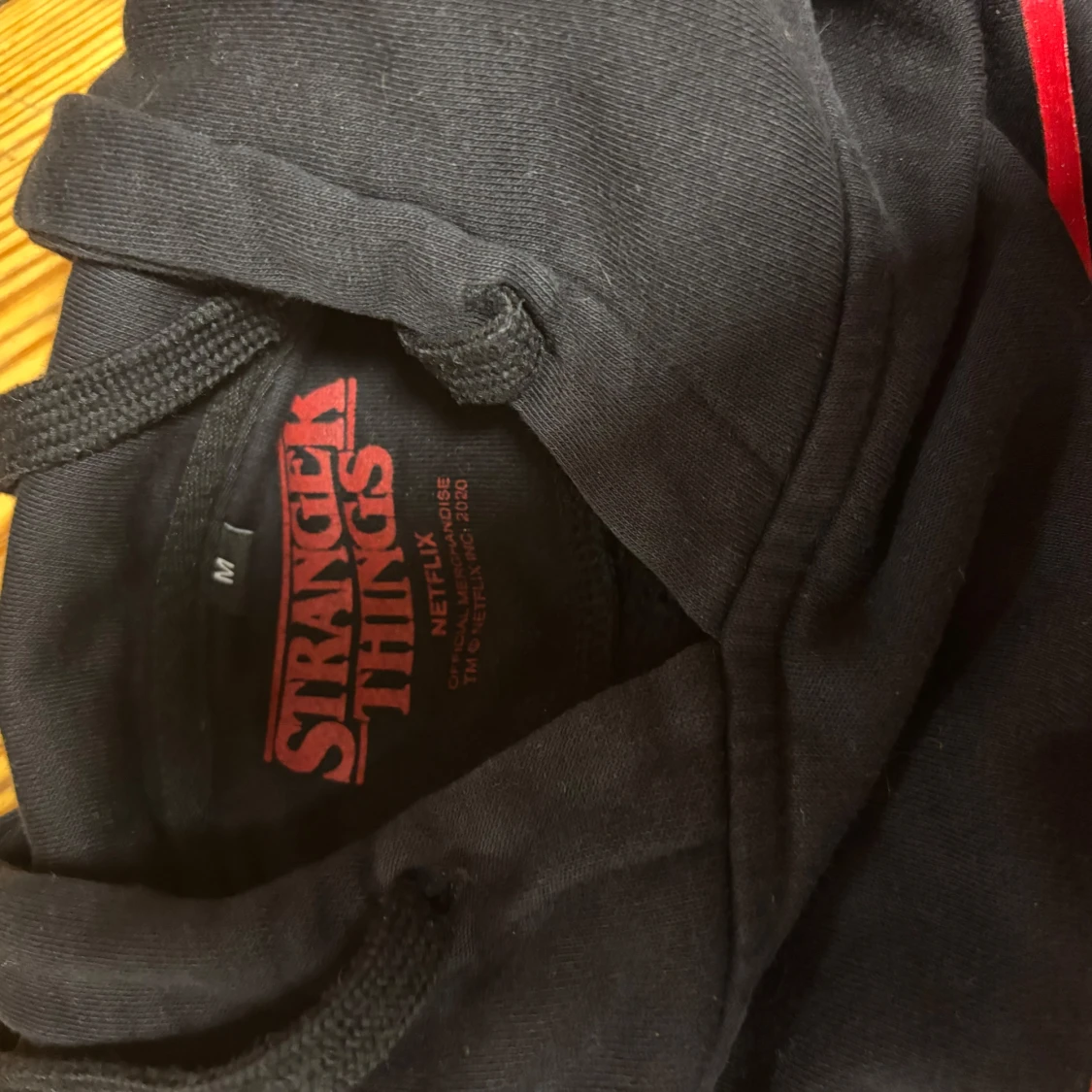 Stranger Things svart hoodie M - 1