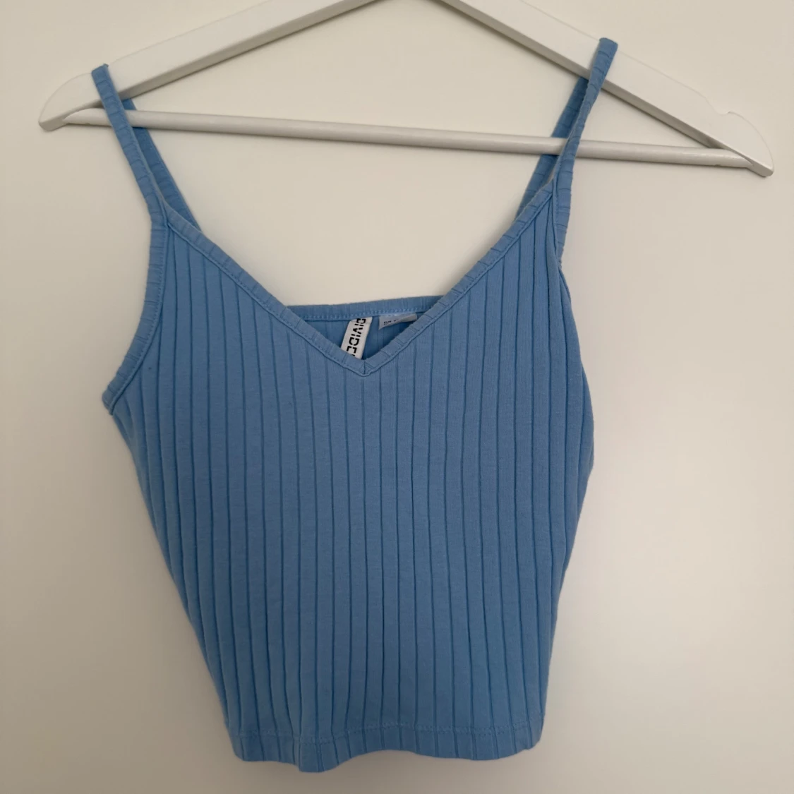 Ljusblå ribbad linnetopp H&M Divided - 1