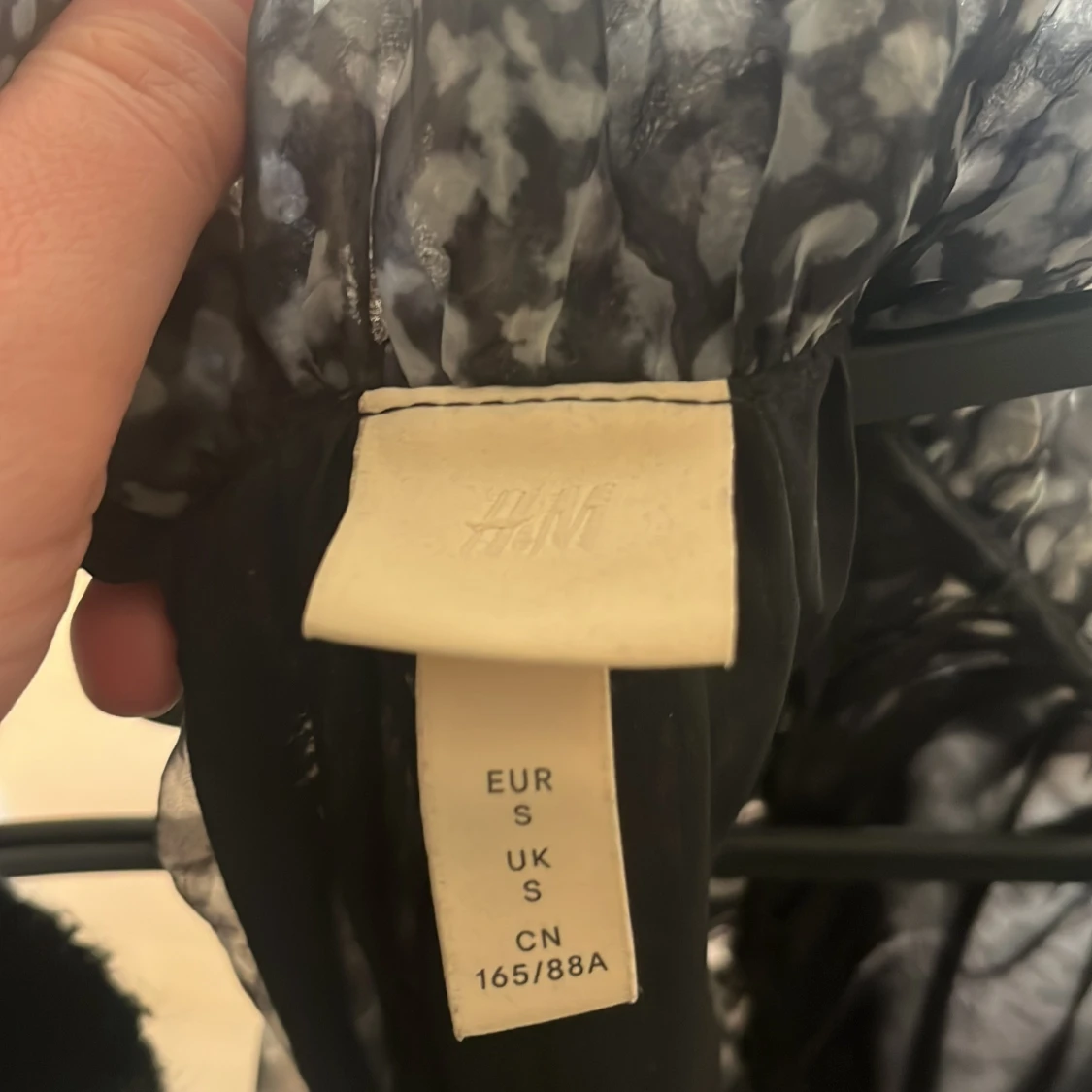 Svart och vit prickig klänning H&M - 1