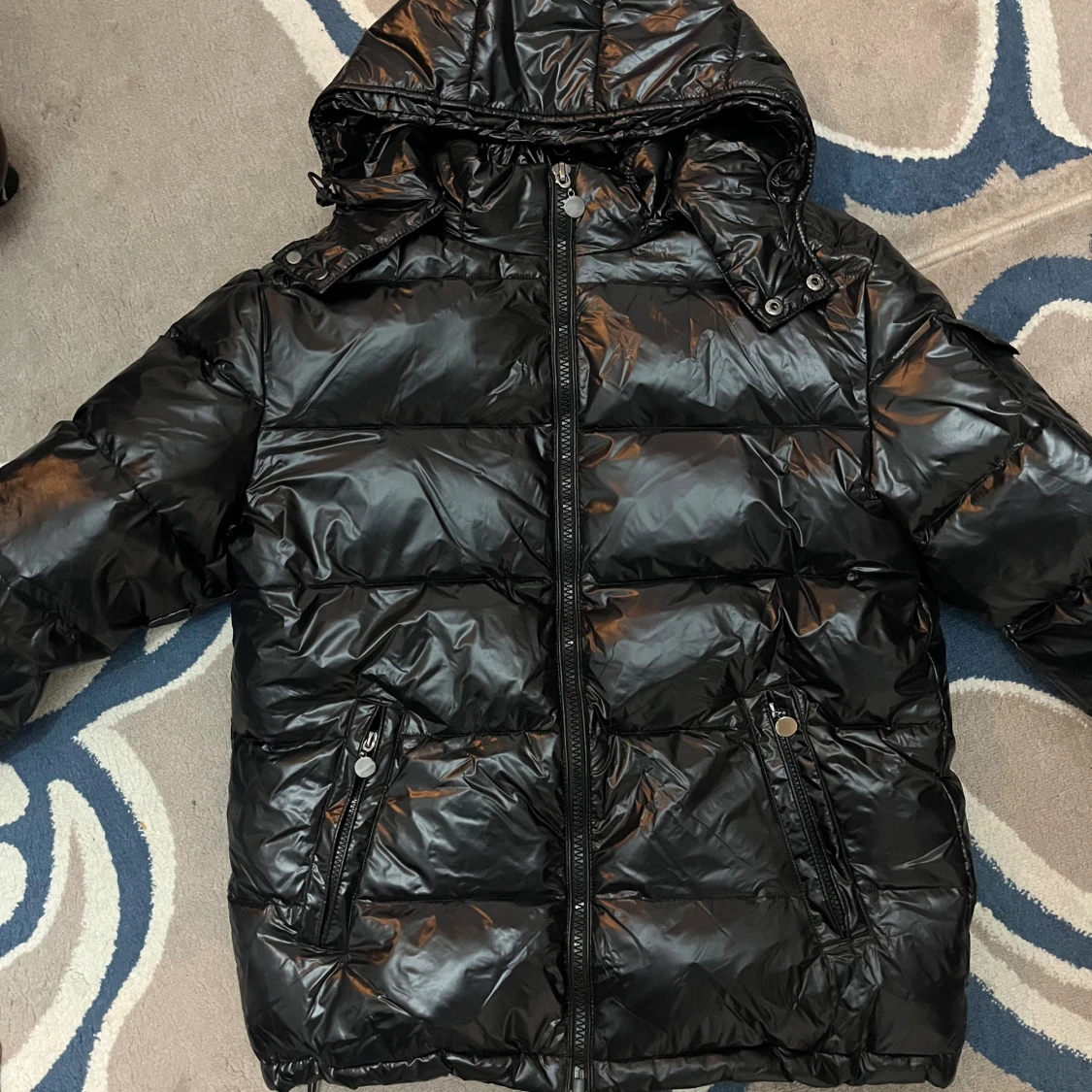 Svart pufferjacka med huva - 3
