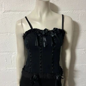 Linne från Poizen S/M - Helt lytt linne från Poizen. Storlek S/M. OBS! Dragkedja i sidan.