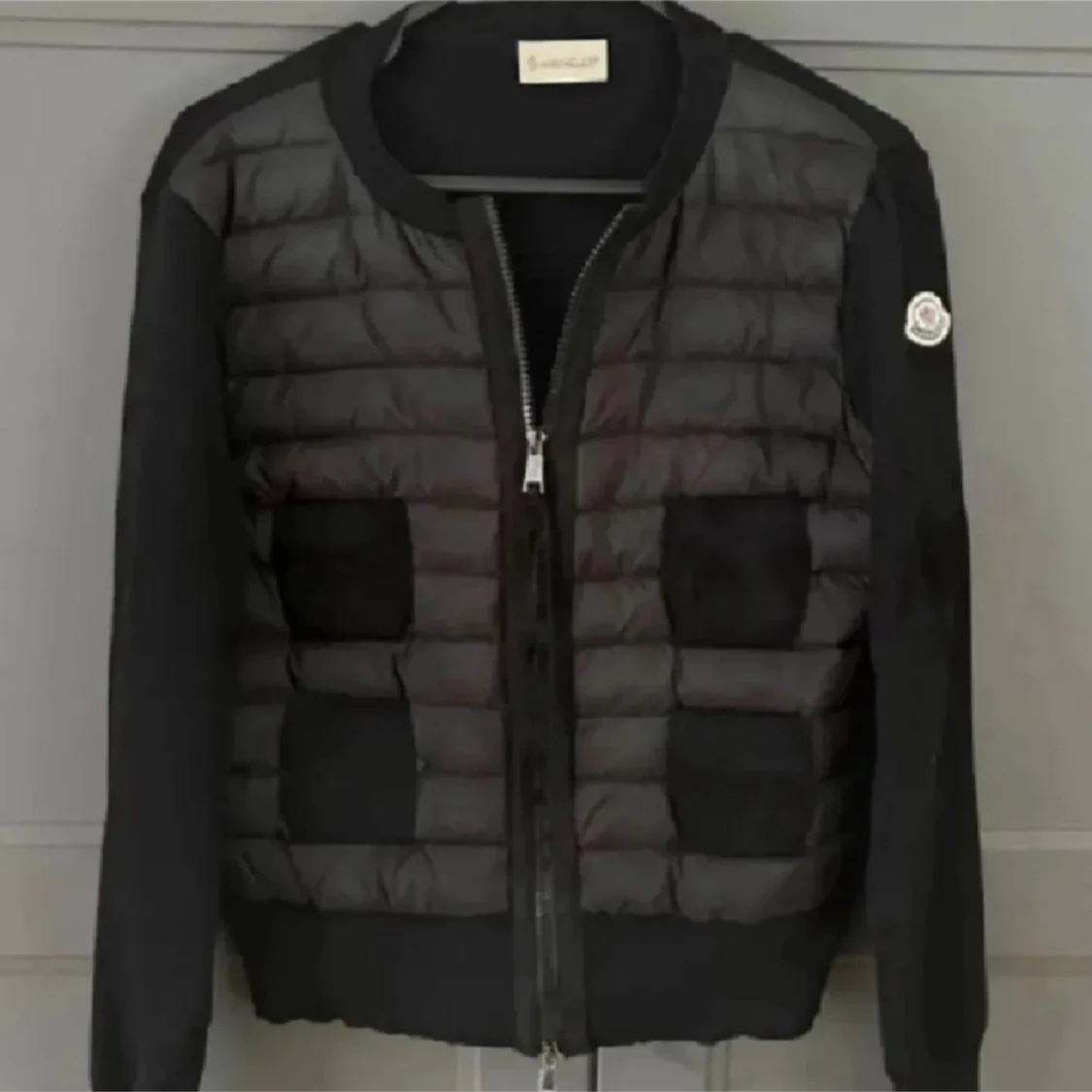 Svart pufferjacka från Moncler - 1