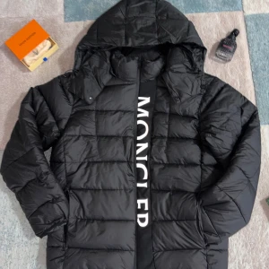 Moncler Ume - Fick den i present fast den var för stor för mig, storlek 3 (M), priset kan diskuteras mycket.