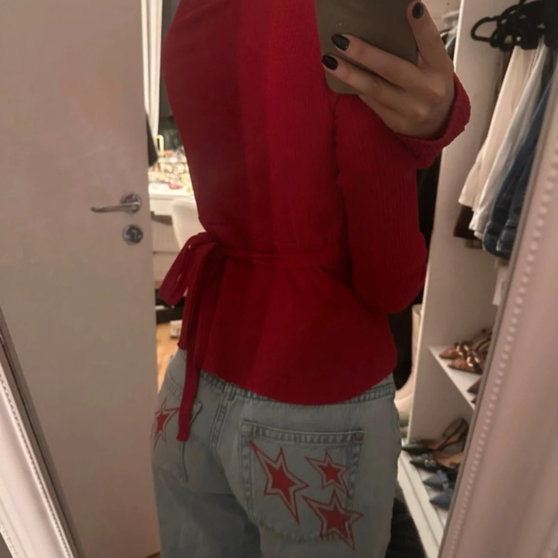 Röd omlottopp med knyt och v-ringning - 1