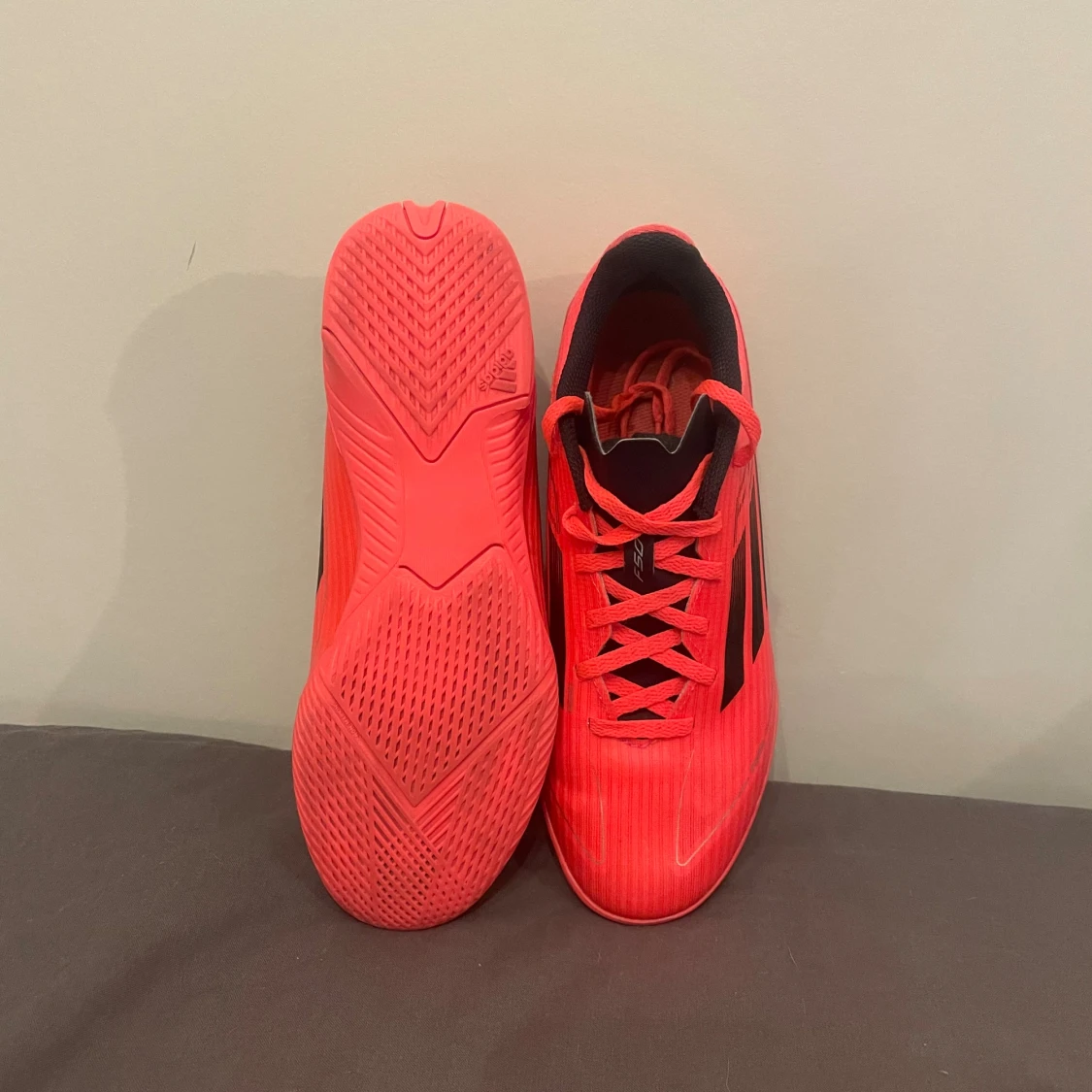 Adidas F50 röda inne fotbollsskor - 2