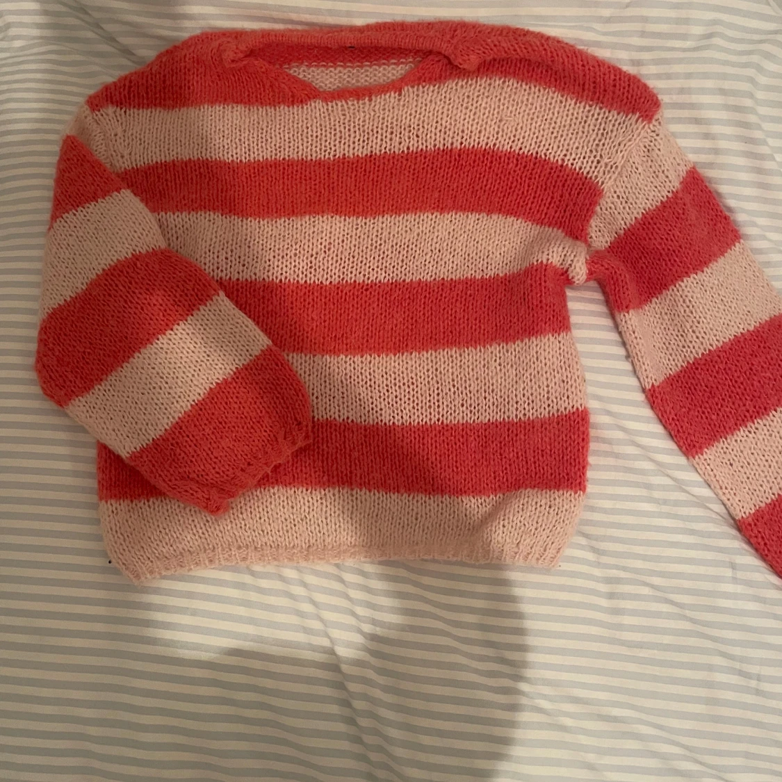 Randig stickad tröja