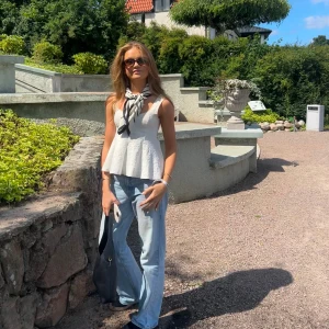 Vit topp - Vitt snyggt linne. Perfekt under kavaj eller bara som de är.