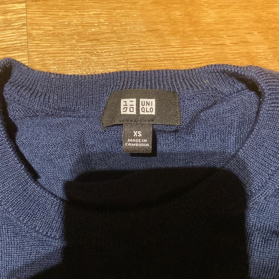 Mörkblå stickad tröja från Uniqlo - 1
