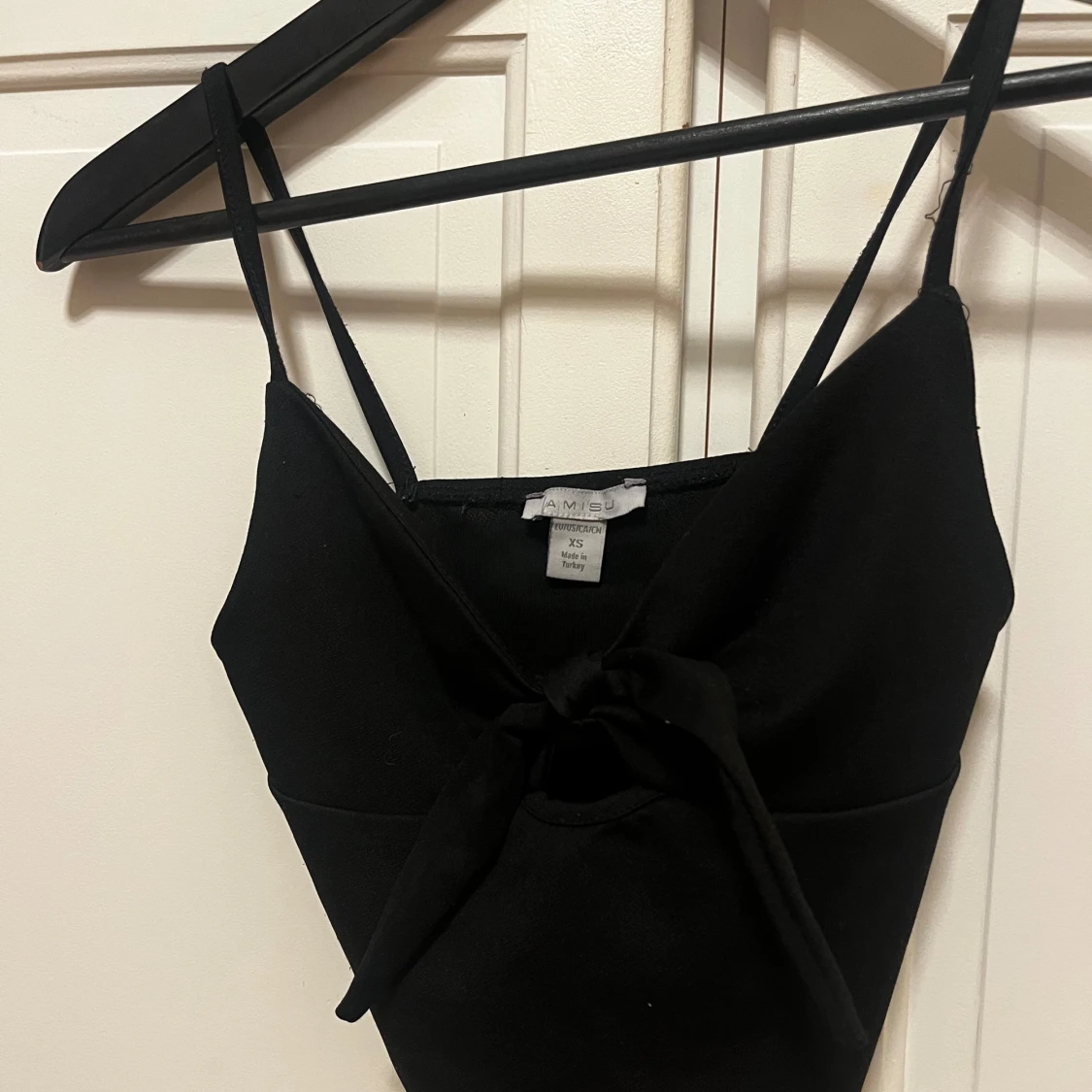 Svart croppad linnetopp från Amisu - 1