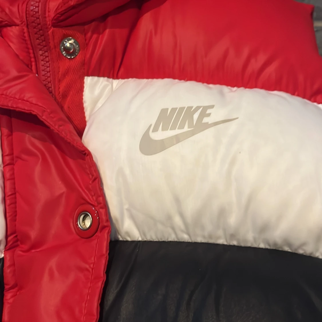 Nike dunväst med huva, röd/svart/vit - 4